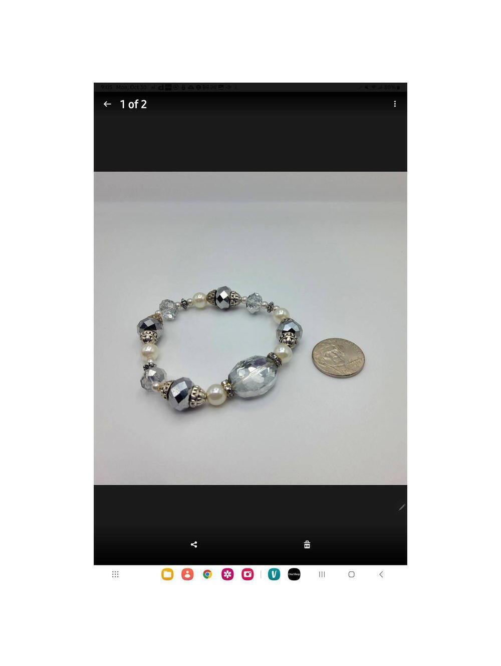 V Glass Stretch Pearl Bracelet